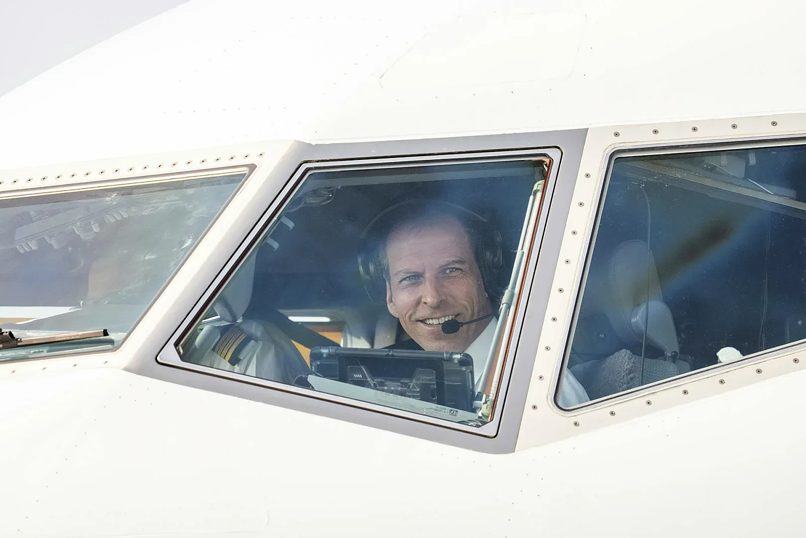 Airline Pilot Salaries in 2026: How the $50K to $400K Pay Gap Affects Your Flights
