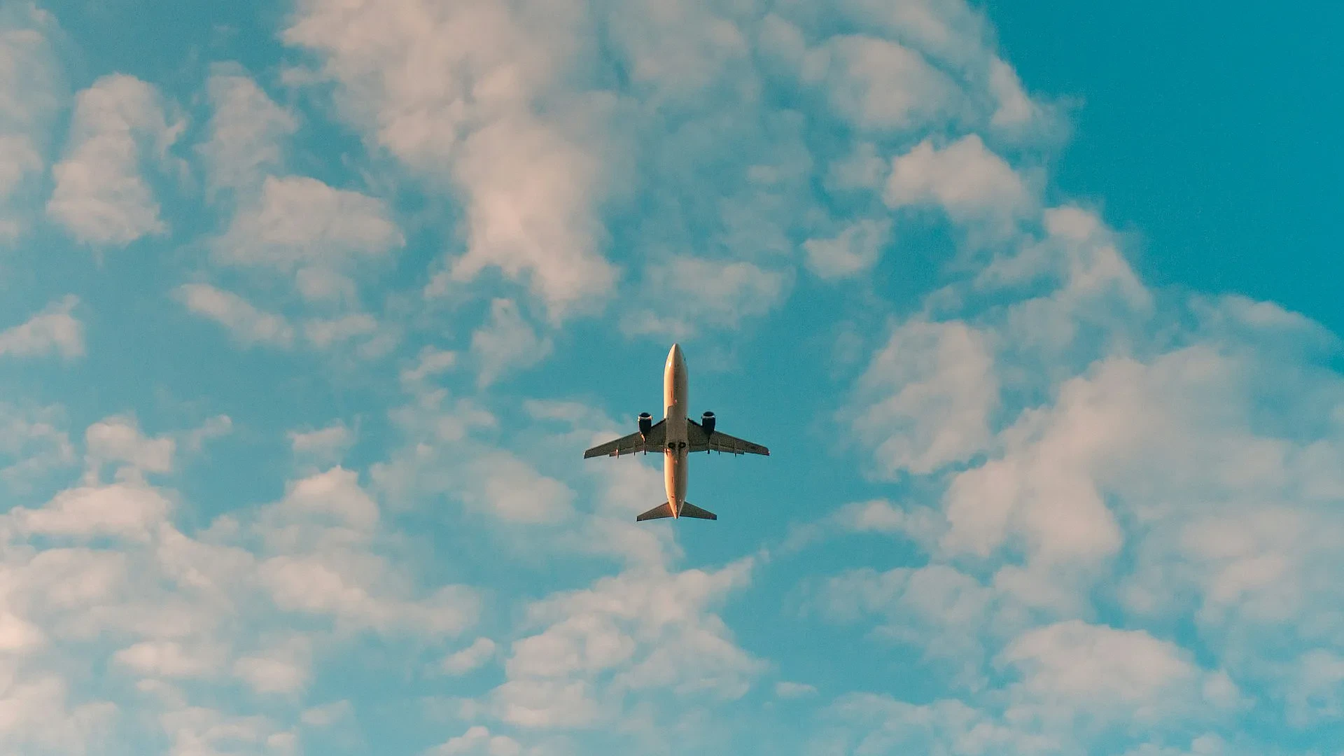 Best and Worst US Airlines and Airports for Holiday Flight Delays