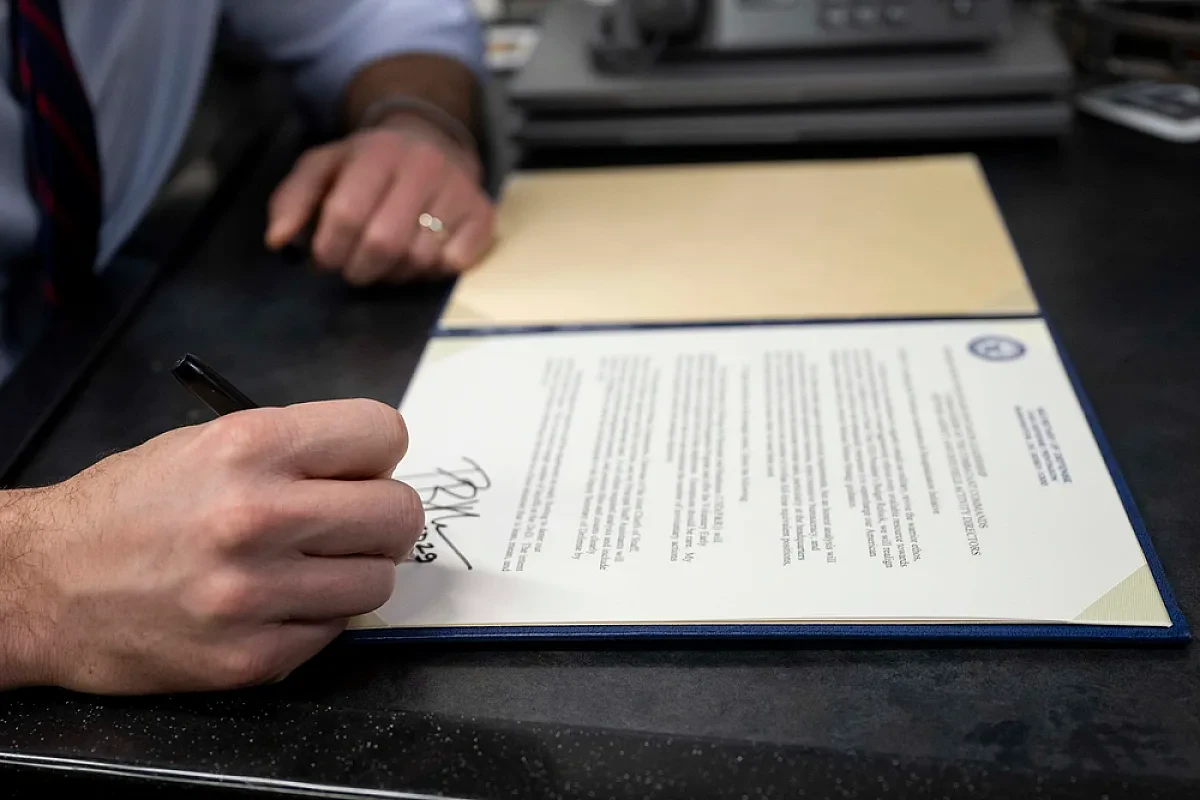 Secretary of Defense Pete Hegseth working aboard E-4B Nightwatch